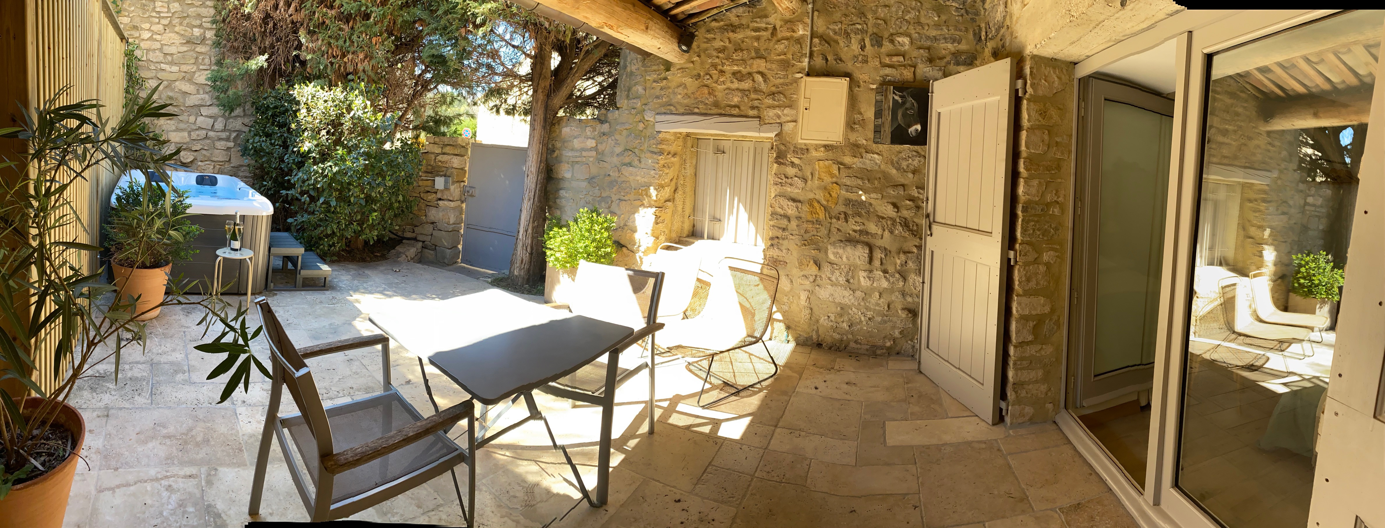 Cour chambre coquet