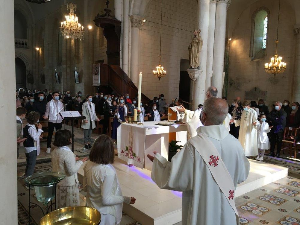Pâques : La Paroisse Notre Dame de l’Estuaire en Fête en l’église de Cozes