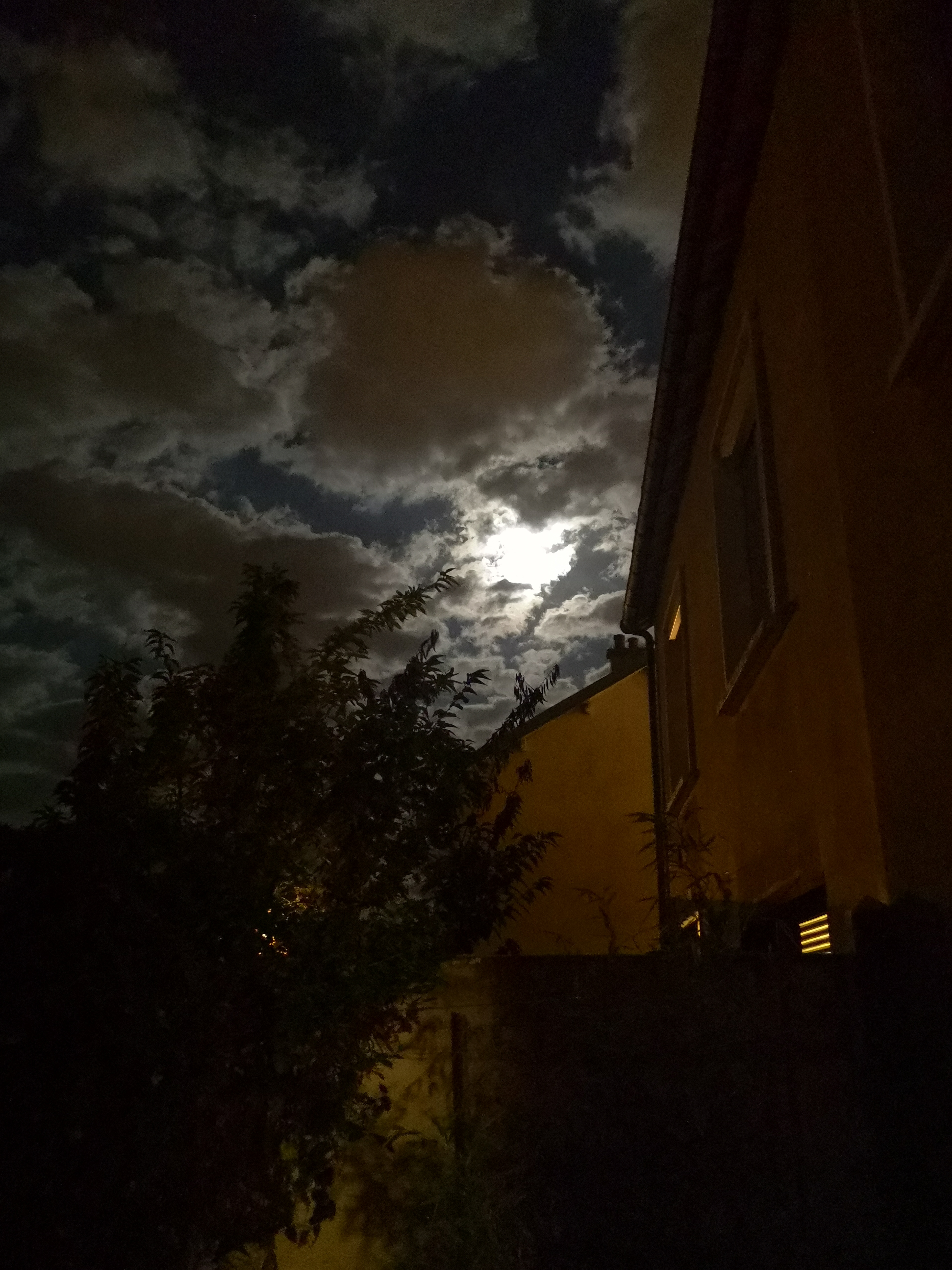 La Lune, Un rendez-vous poétique