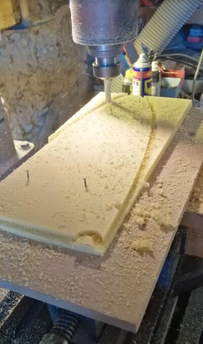 Découpe des nervures avant à la CNC