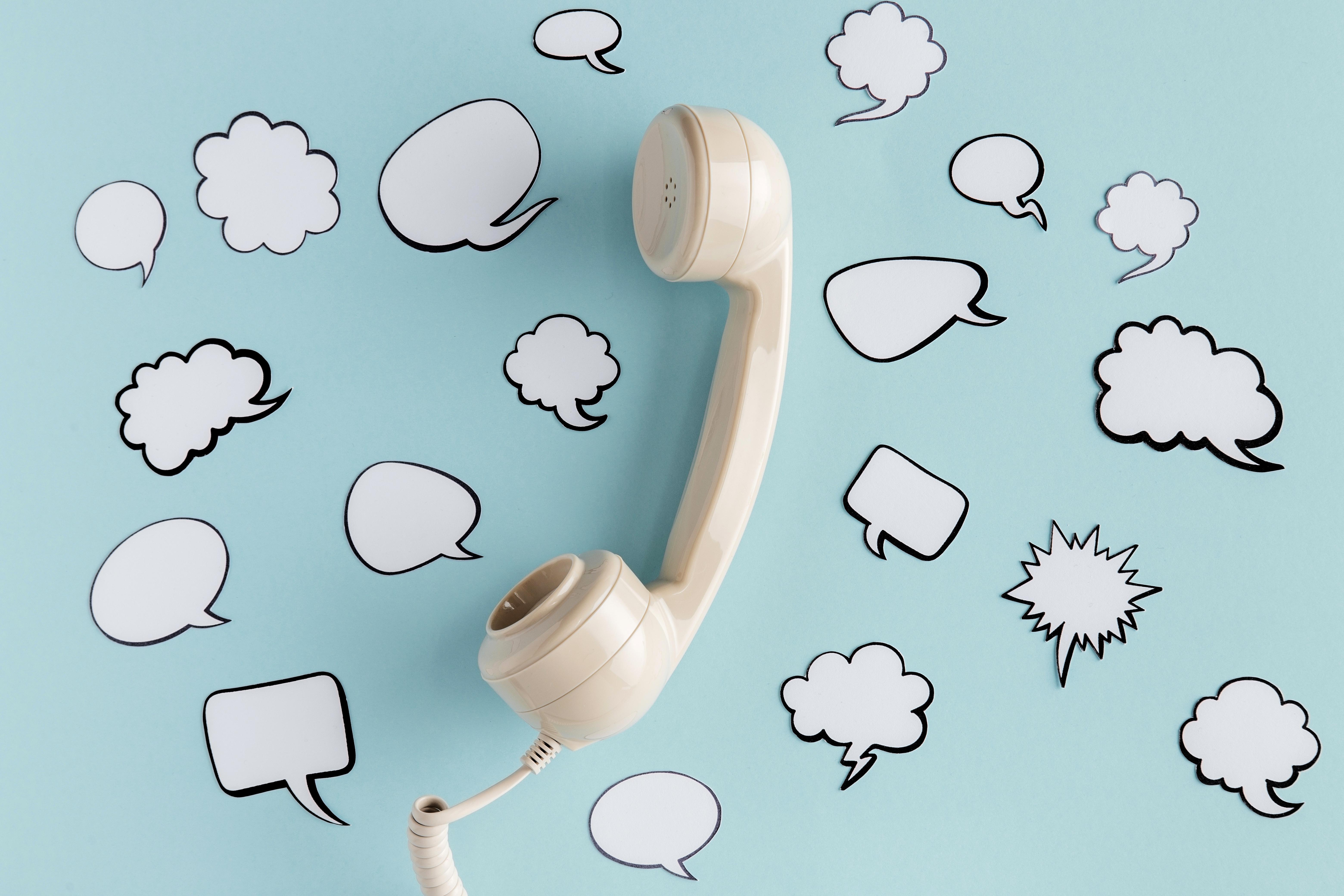 Top-view-chat-bubbles-with-telephone-receiver