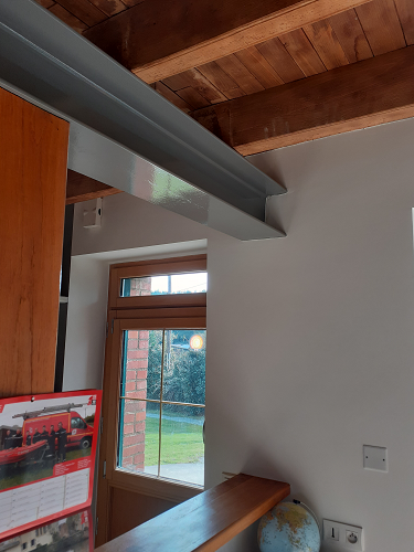 Peinture mur et poutre metallique   35 val d anast 