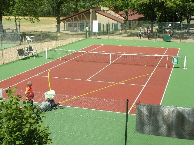 Terrain de tennis club lombron