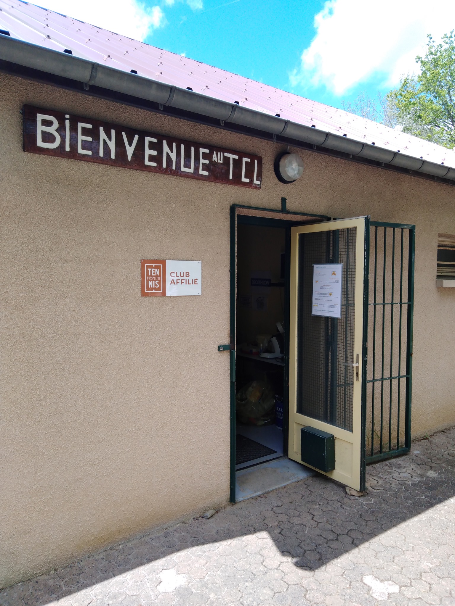 Façade du bureau du club 