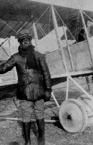 Eugene-a-l-ecole-avec-le-caudron-g3