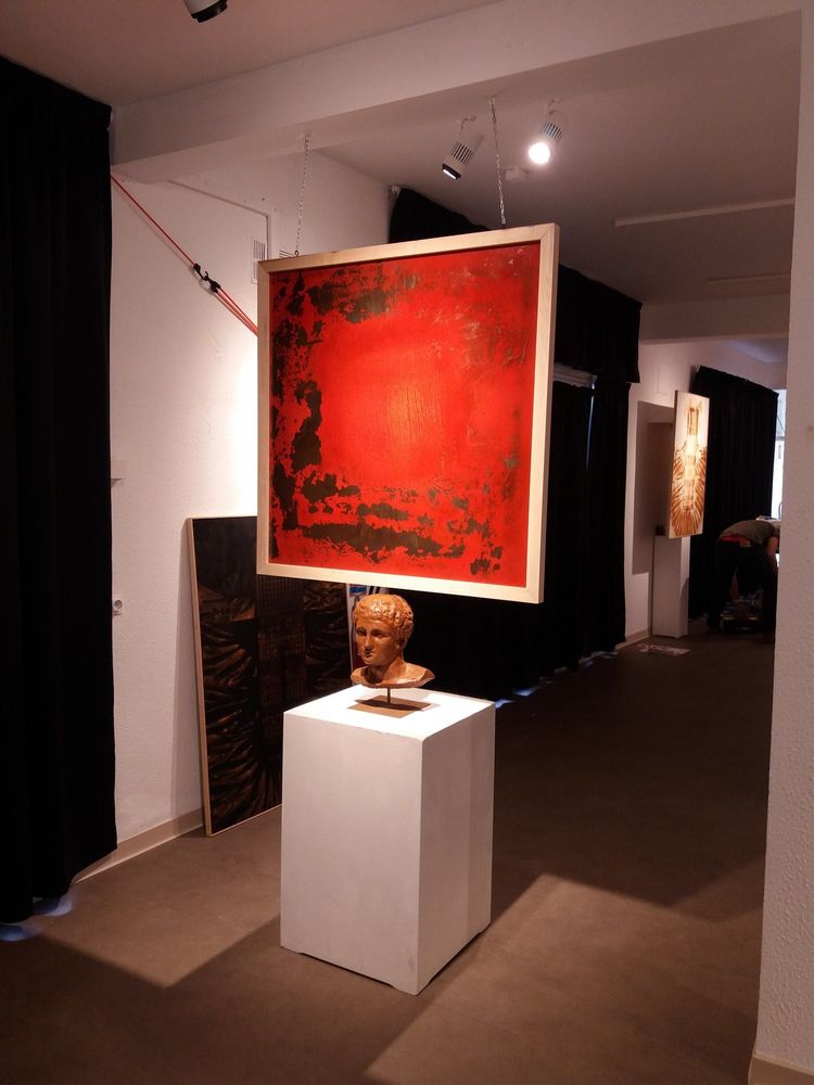 Photo expo frontignan 2021 n 8 tole bicephale 100 x 100 cm encadree surpendue cote rouge