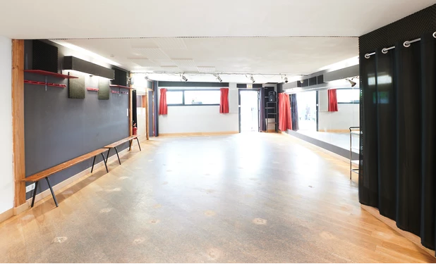 Studio Pylônes, 2 salles à louer pour activités artistiques, de loisirs, culturelles...66 rue de la Paix 44340 Bouguenais