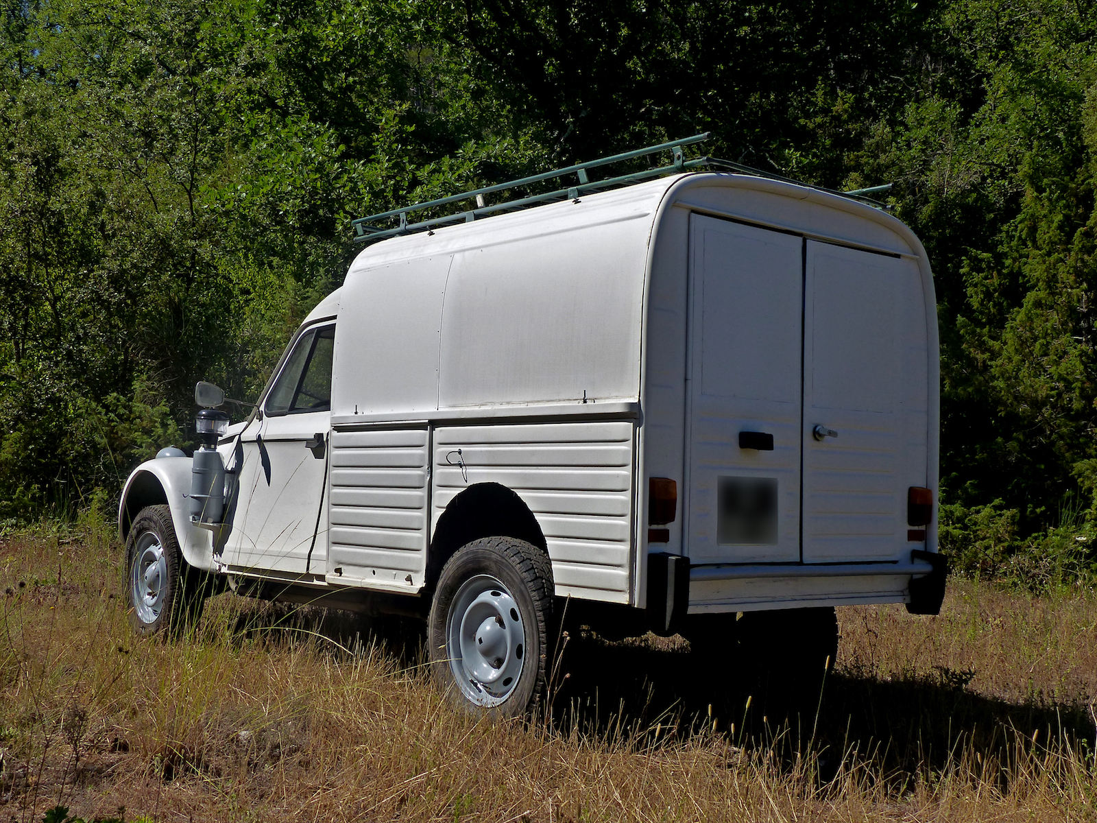 Sahara Mauritanie 2cv dunes aventure expédition franchissement guide points gps 4x4 voyage désert hors-piste circuits peintures rupestres oasis palmeraies puits pistes itinéraires gueltas chameaux dromadaires nomades adrar oued préhistoire archéologie néolithique routes Cyril et Sylvie Erg Chech