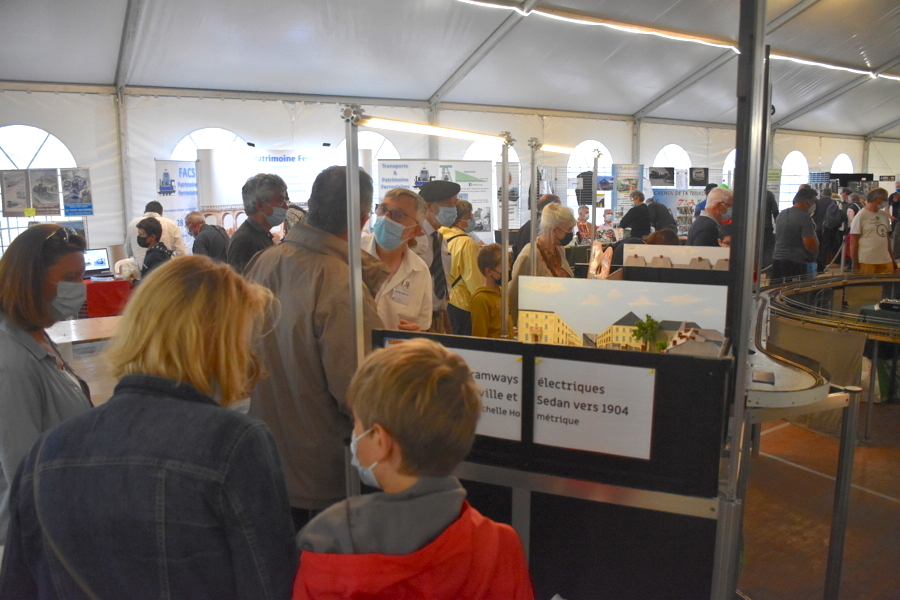Stand-fete-de-la-vapeur-2021-vue-de-cote-