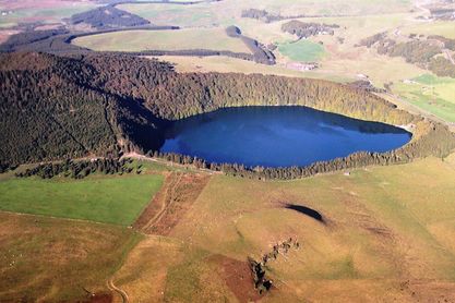 Photo-aerienne-de-Lac-Pavin