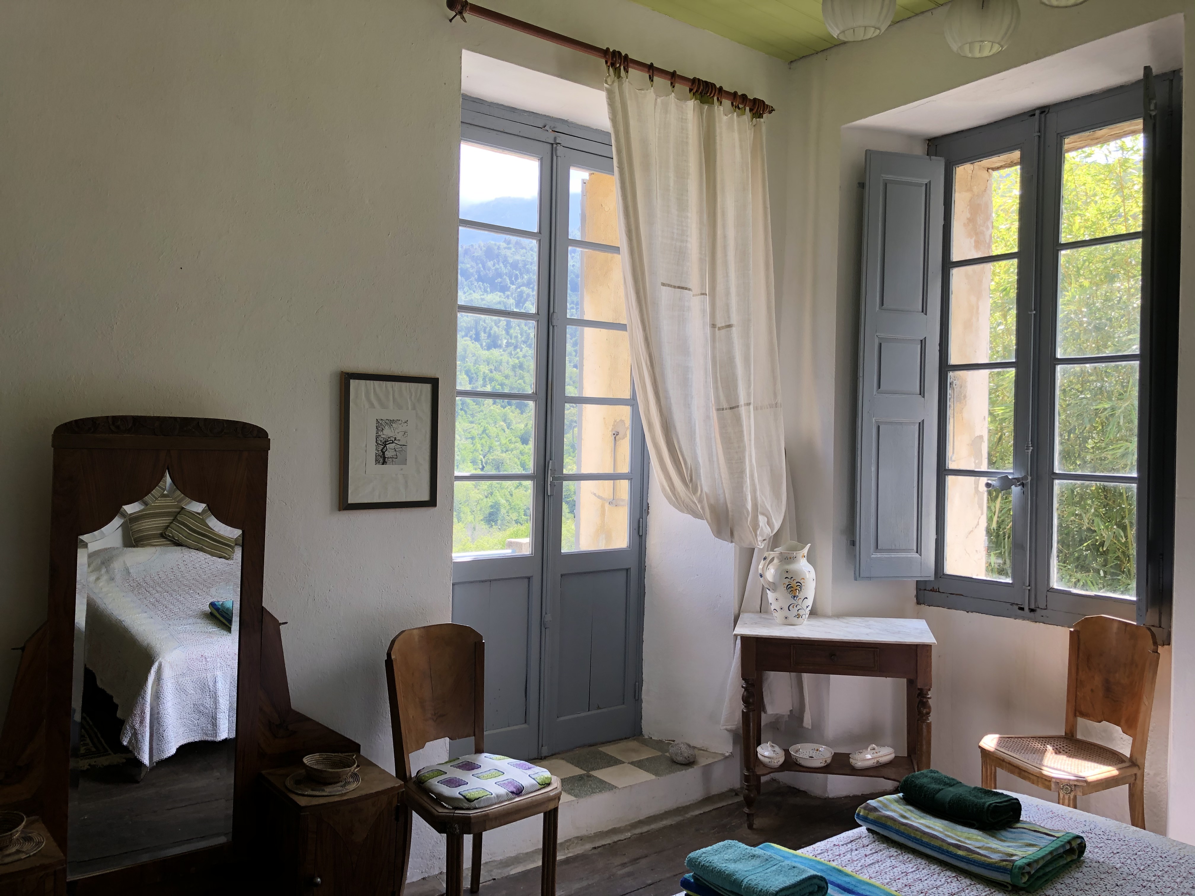 La chambre verte 1er etage fenetres au sud et a l ouest lit 160x200