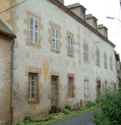 La façade du bâtiment principal des ateliers du Chapeau Rouge