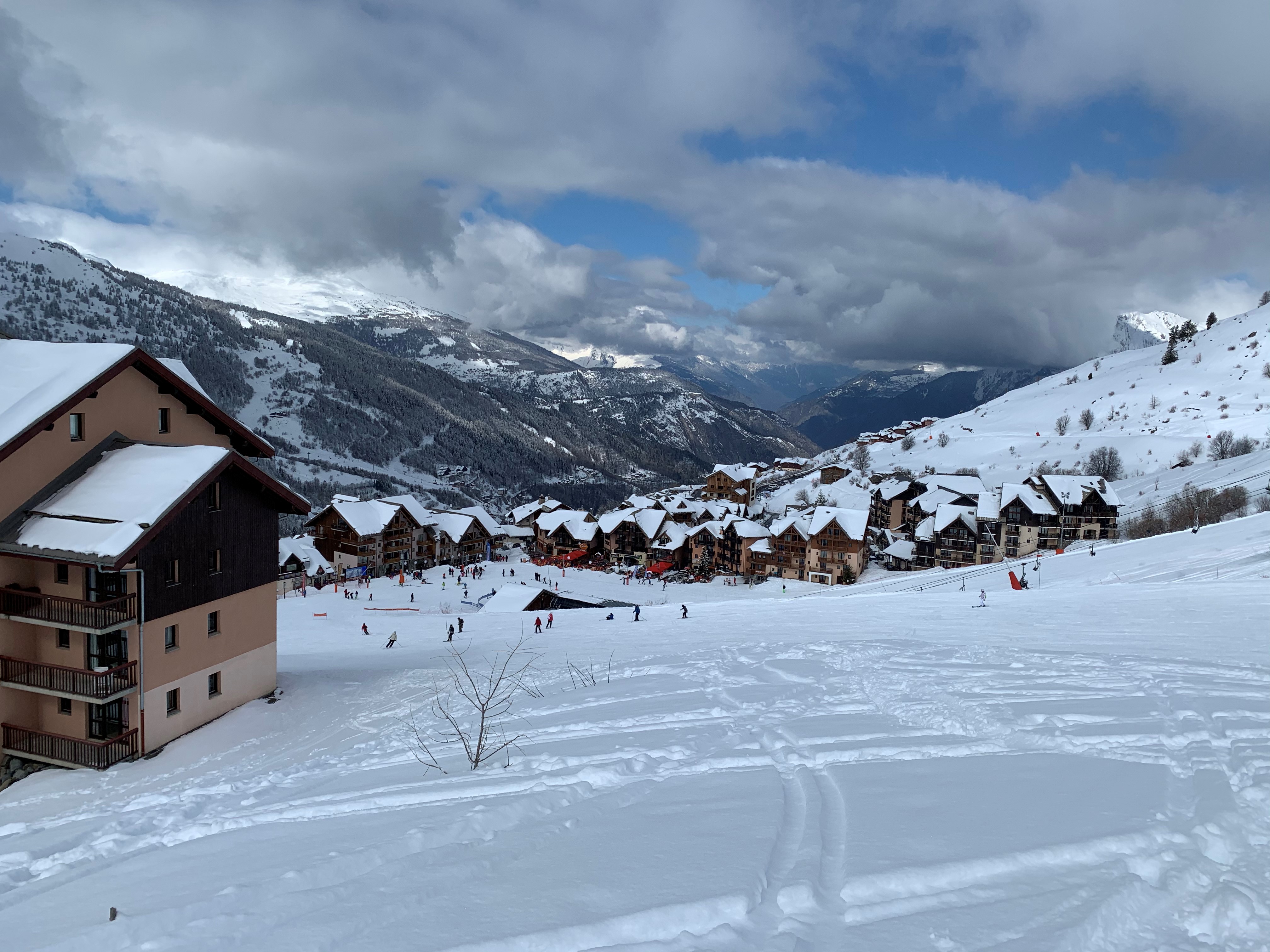 Piste a cote de l entree