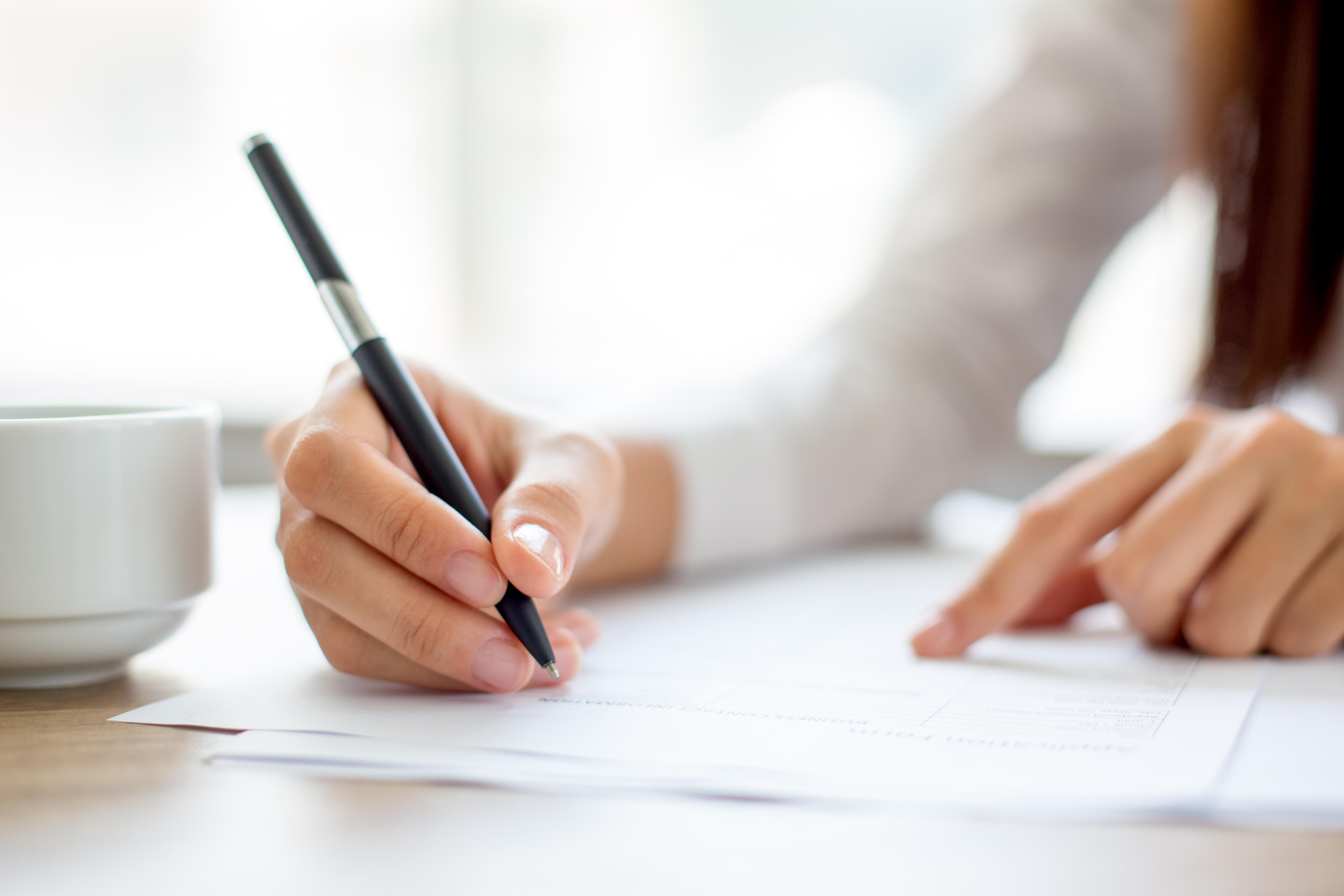 Hand-businesswoman-writing-paper-office