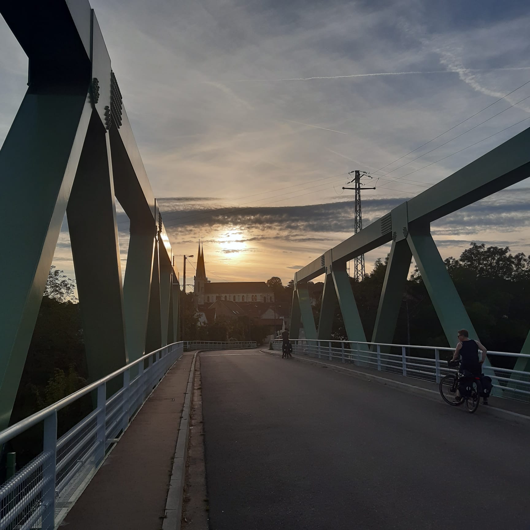 Le soleil se couche et nous arrivons au gîte de Lamarche