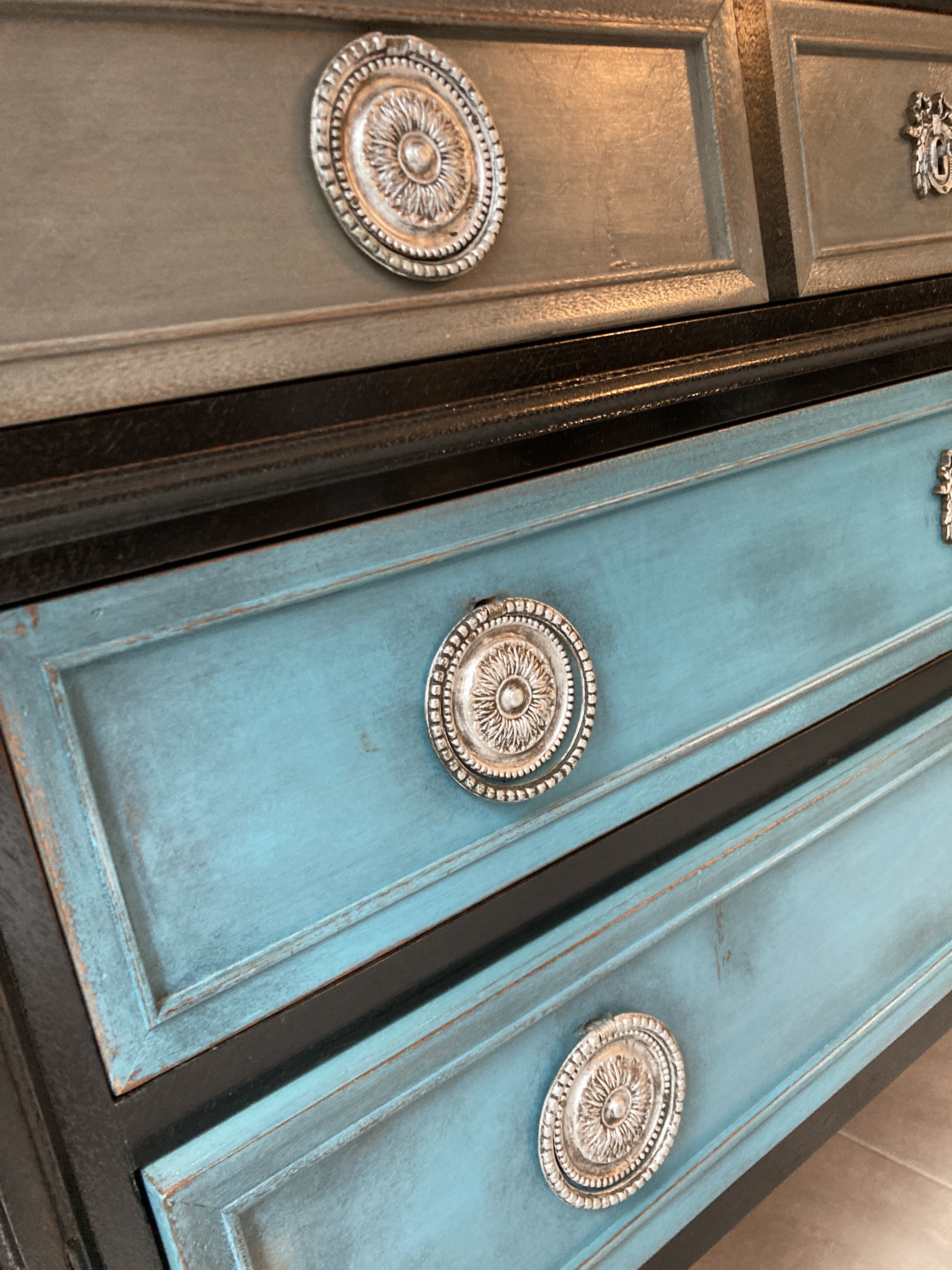  atelierlesrenaissances relookingmeuble tapissierdecorateur tapissier commode saintmedardenjalles saintaubindemedoc merignac lacanau decoration patine bordeaux saintjeand illac
