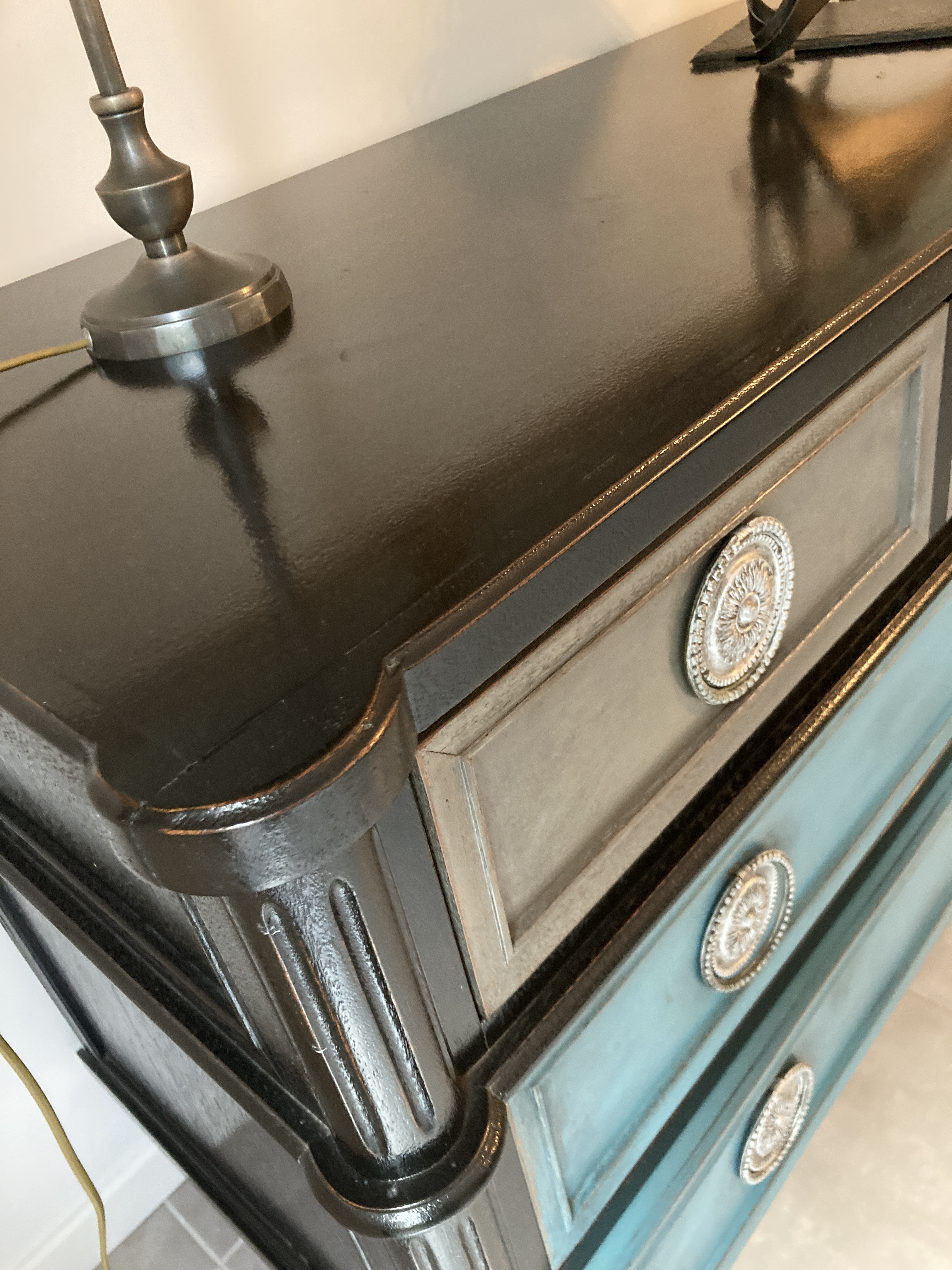  atelierlesrenaissances relookingmeuble tapissierdecorateur tapissier commode saintmedardenjalles saintaubindemedoc merignac lacanau decoration patine bordeaux lepianmedoc