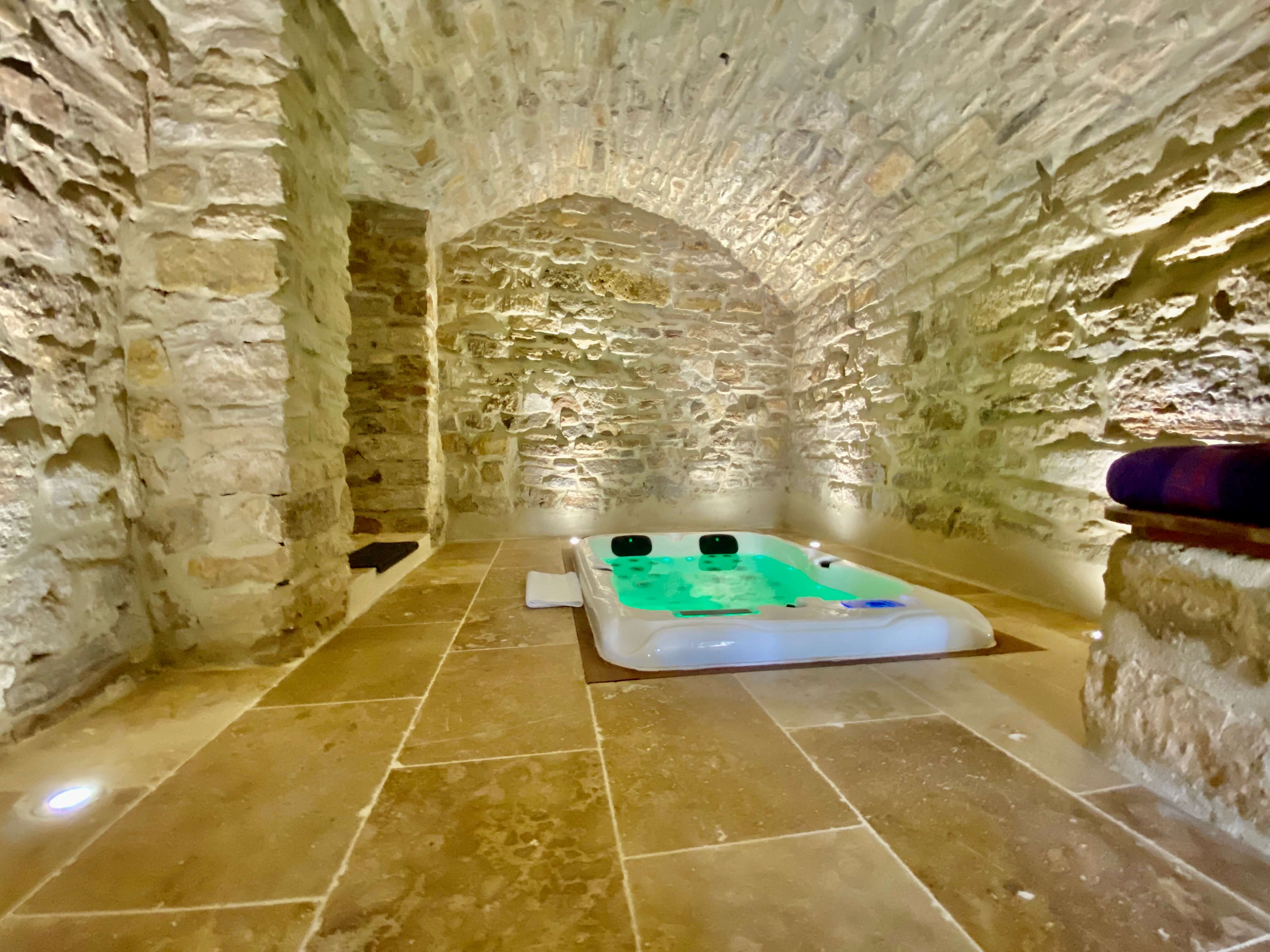 Jacuzzi sensation maison vendangeurs martignargues 1