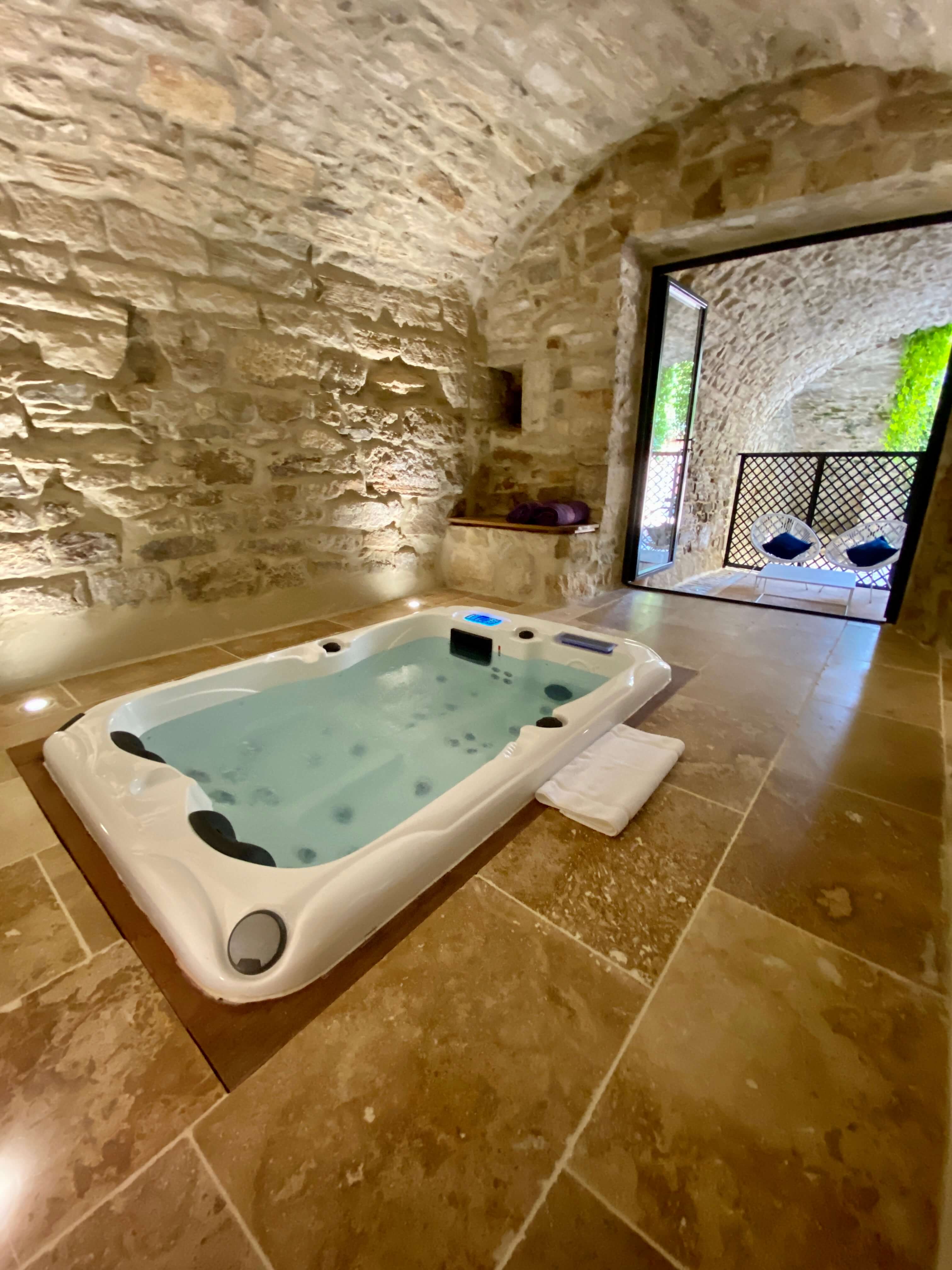 Jacuzzi sensation maison vendangeurs martignargues 10