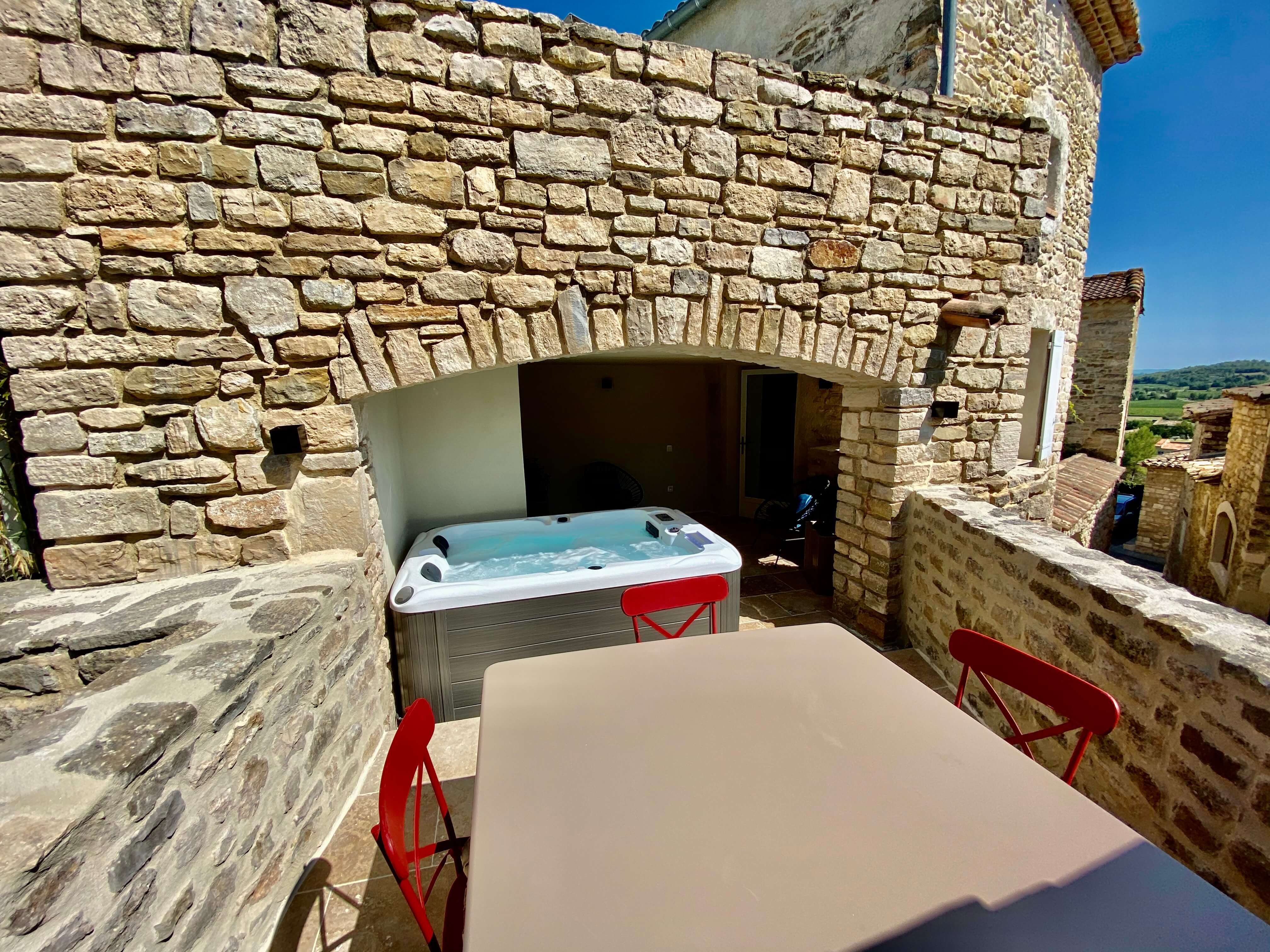 Jacuzzi le pont maison vendangeur martignargues 2