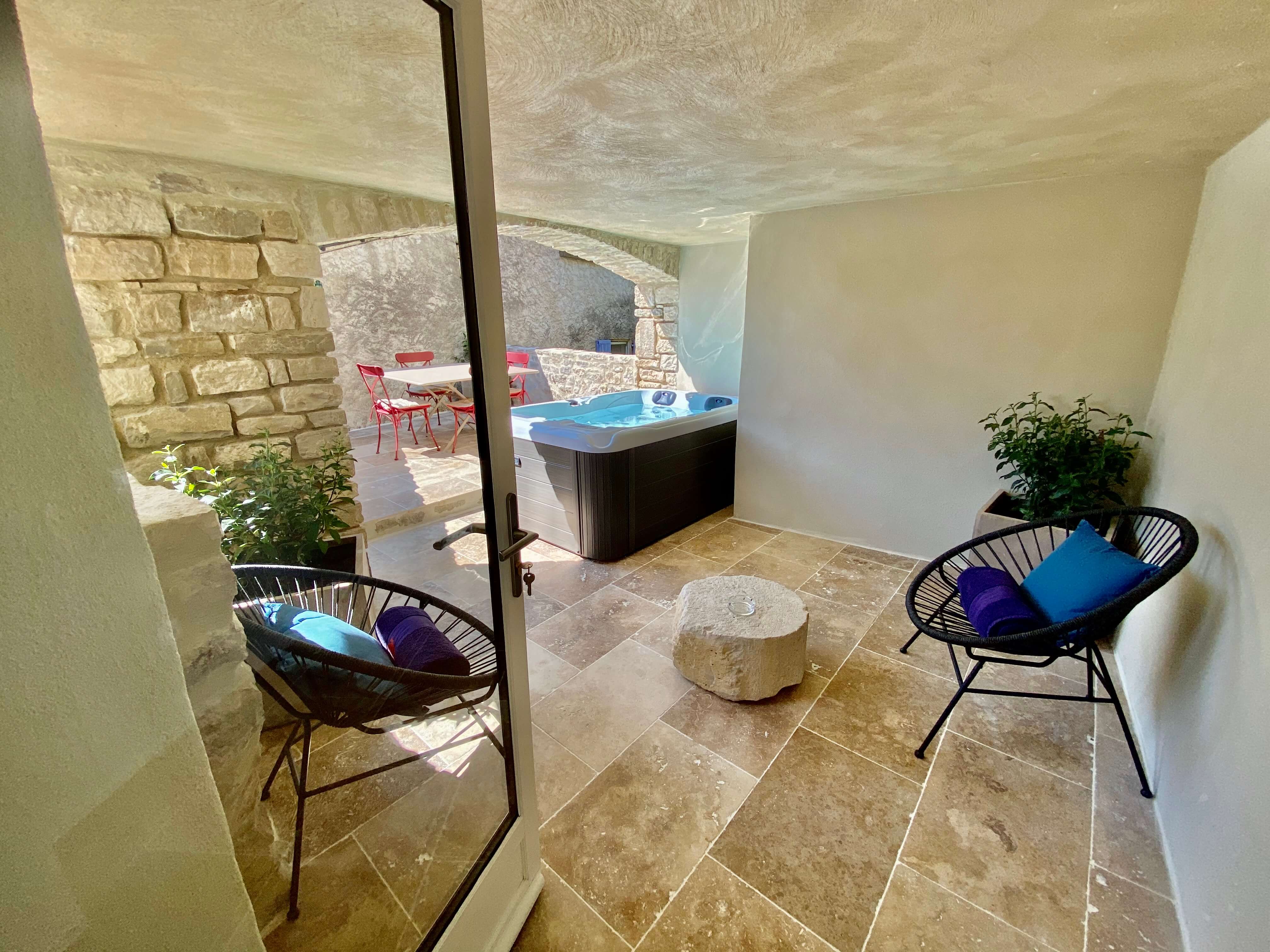 Jacuzzi le pont maison vendangeur martignargues 5
