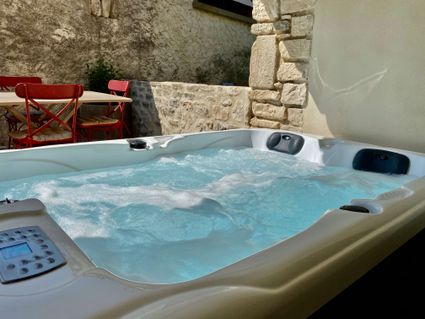 Jacuzzi le pont maison vendangeur martignargues 6