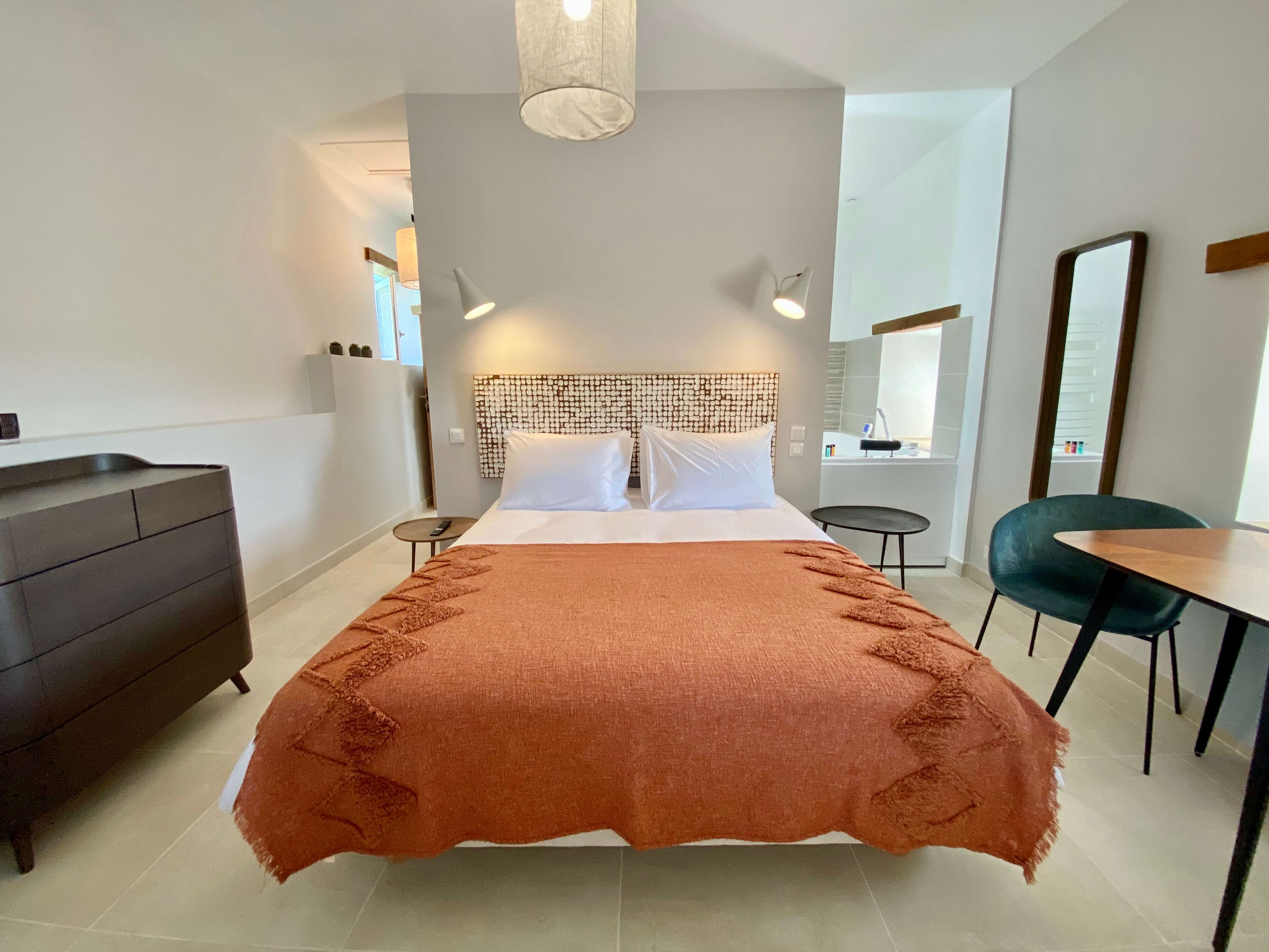 Chambre la tour maison vendangeurs martignargues 7