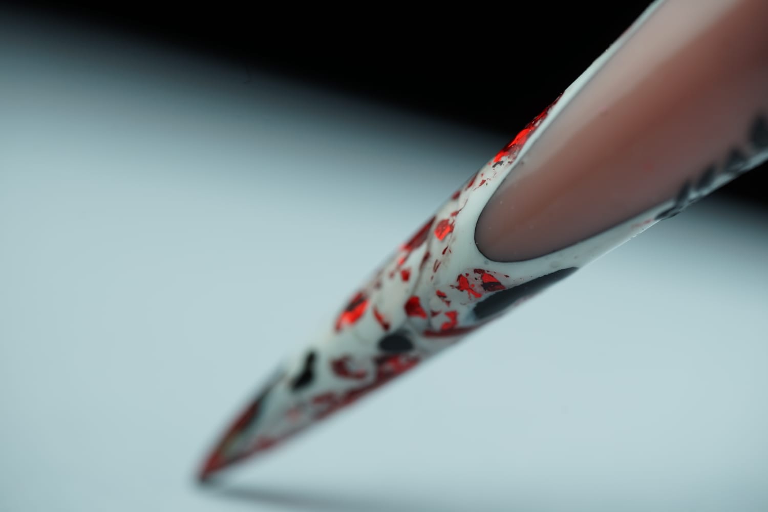 Student work stiletto french reverse blanc rouge