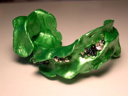 M nada kosseim p3 bracelet vert fonce avec strass rocaille p3