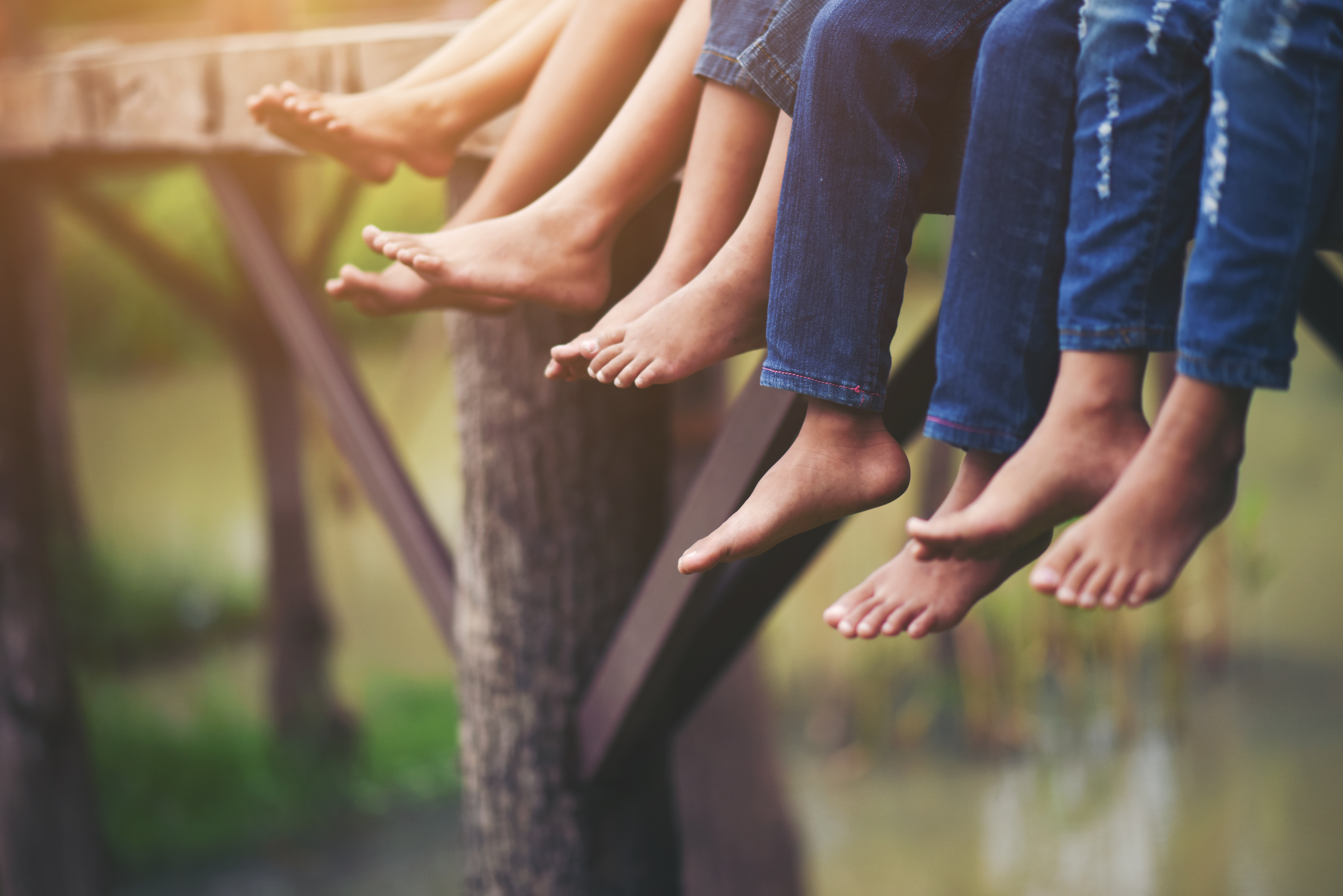 Feet-of-children-sitting-relaxed-on-the-park