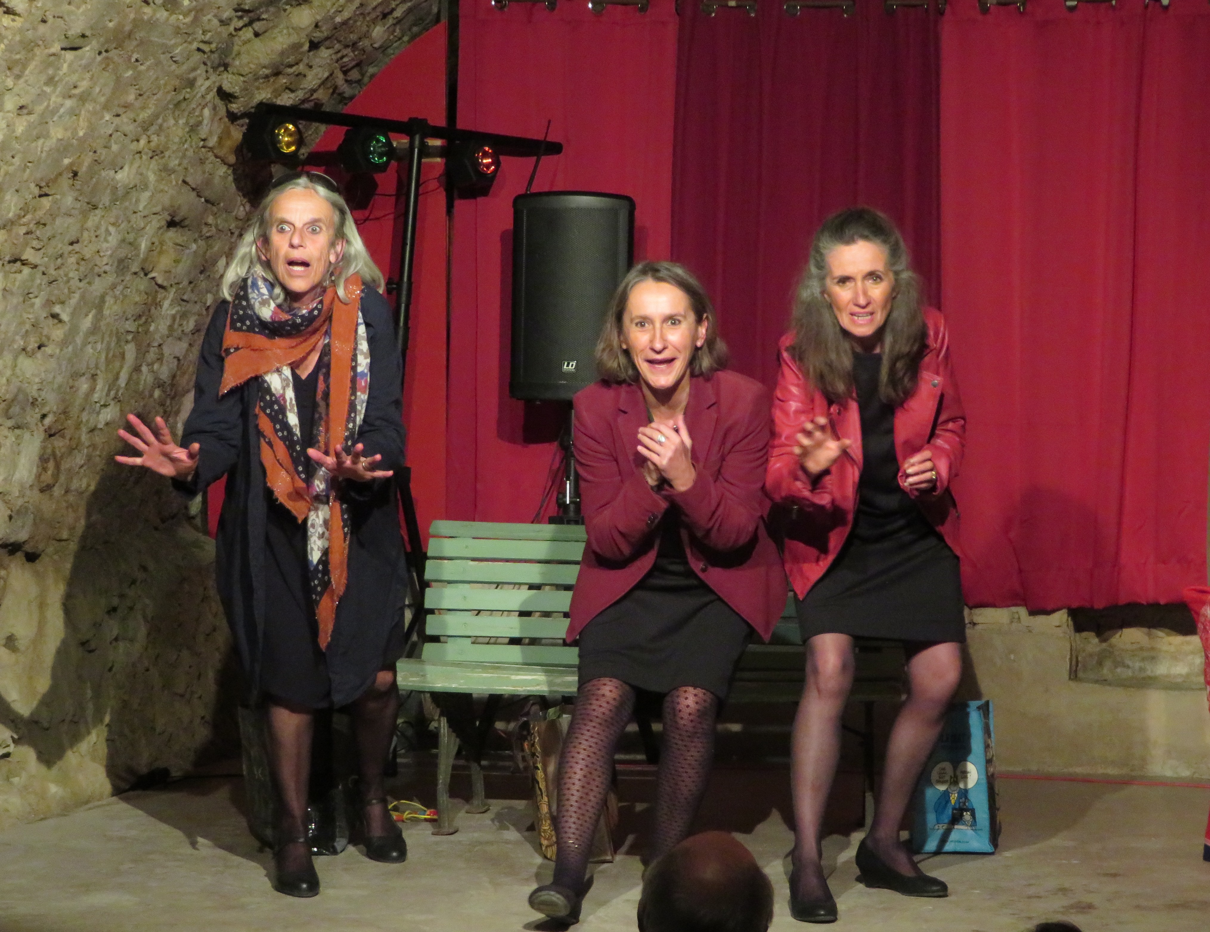 De mères en filles
Compagnie théâtrale FENÊTRE SUR COUR 
www.fenetresurcour04.fr
Entrepierres 04
