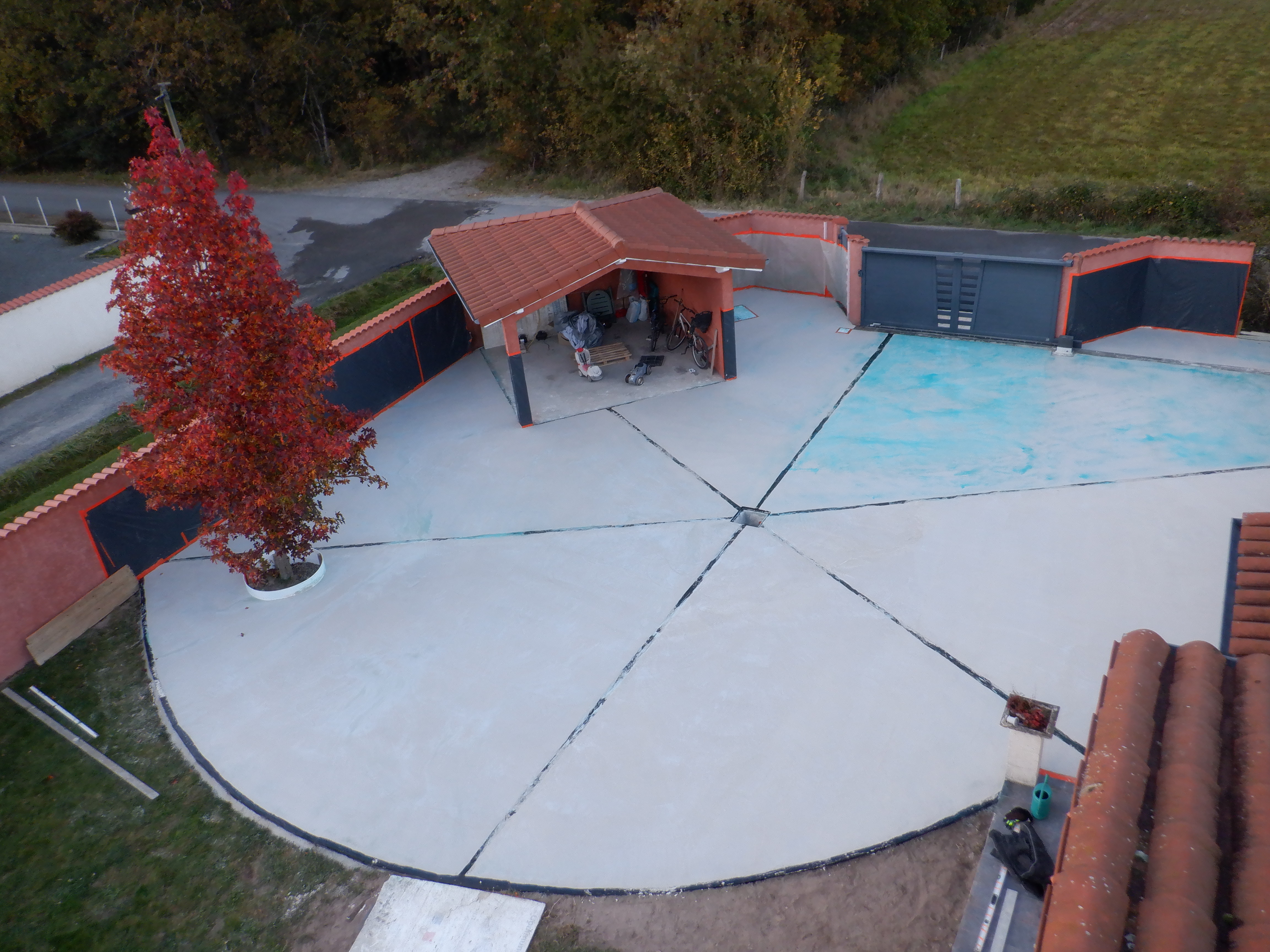 Cour-de-villa-en-beton-desactive-5-