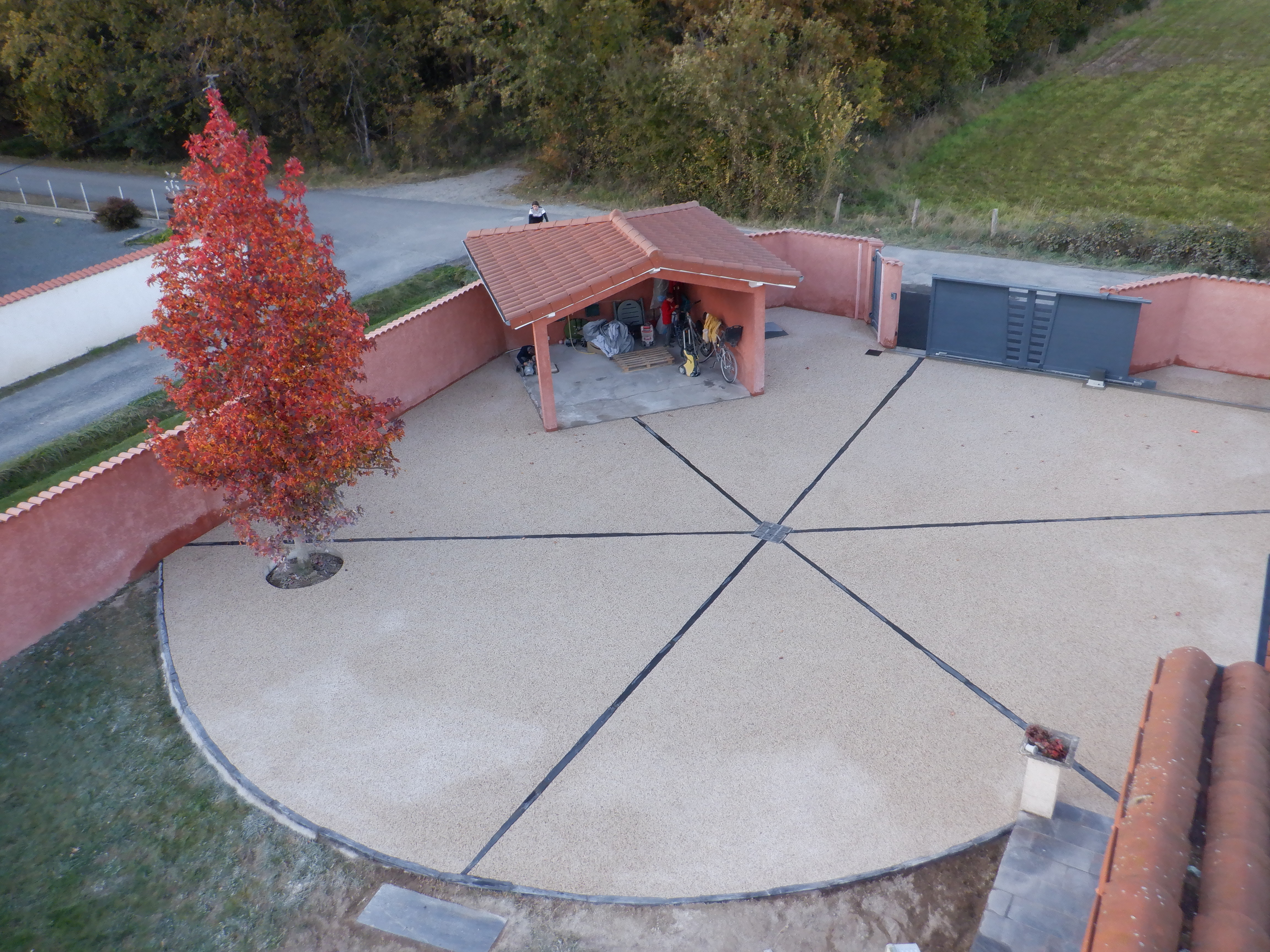 Cour-de-villa-en-beton-desactive-6-