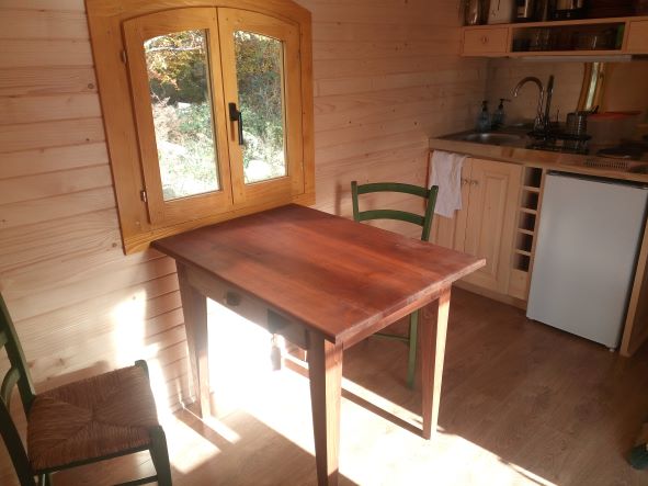 Salon table