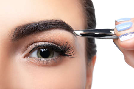Epilation sourcils et teinture sourcils chez Lit'Dromassage proche de Ste-Clotilde et Rivière des pluies ste-Marie