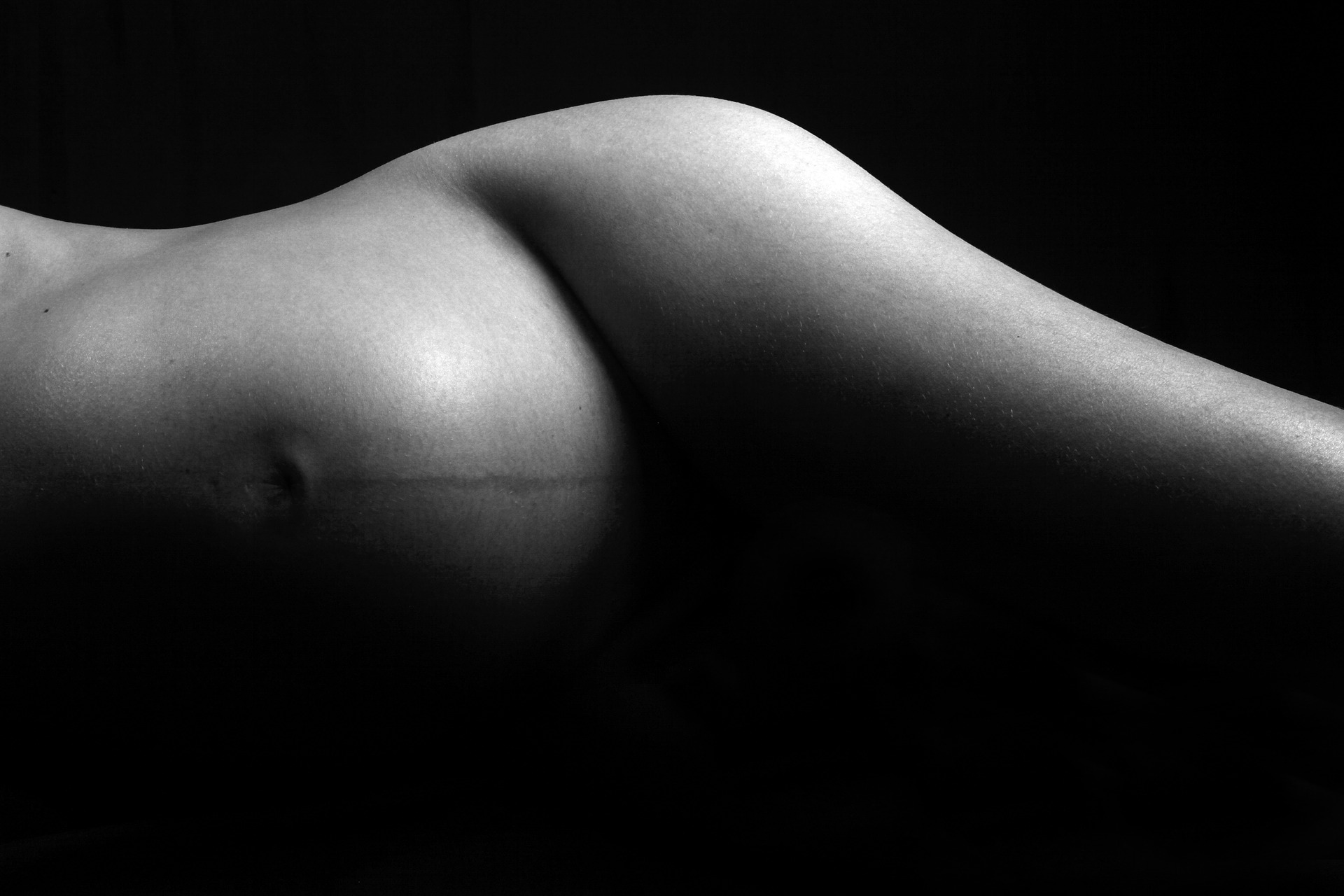 Naked-3202444 1920