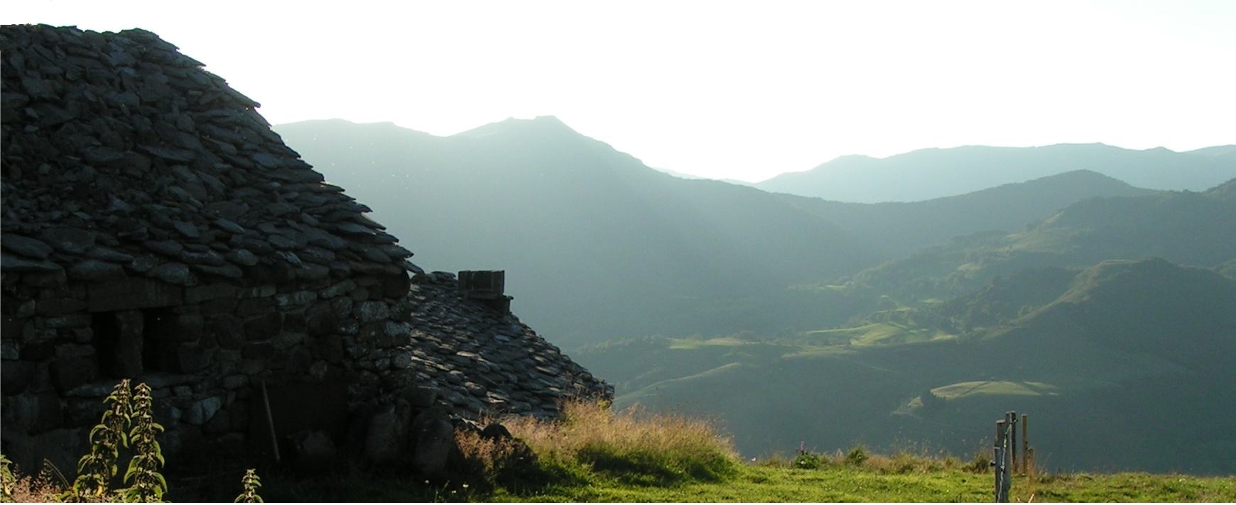 Gite chalet buron cantal auvergne couch de so bedetbur