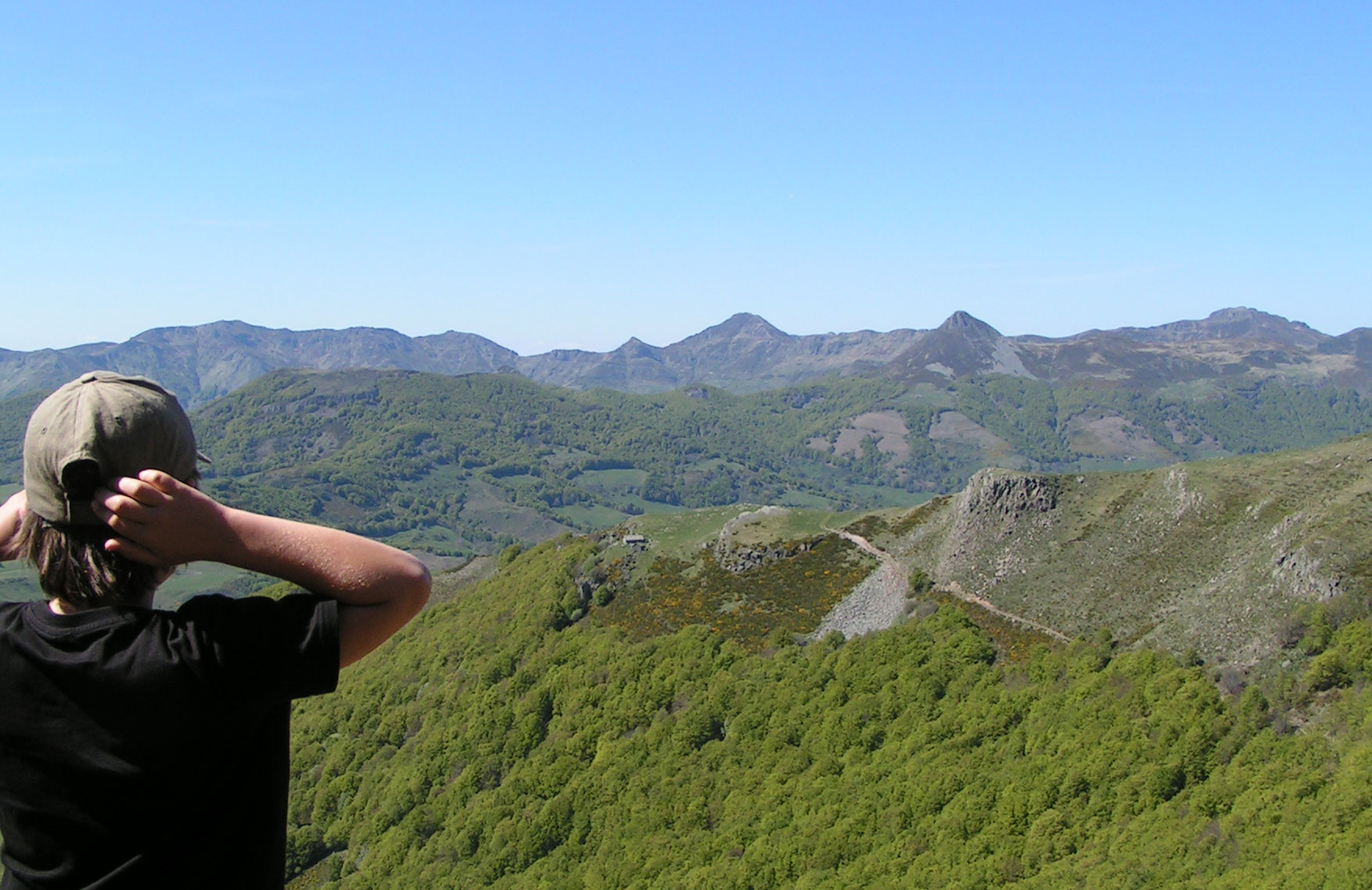 Gite chalet buron cantal auvergne enfant paysage 2 