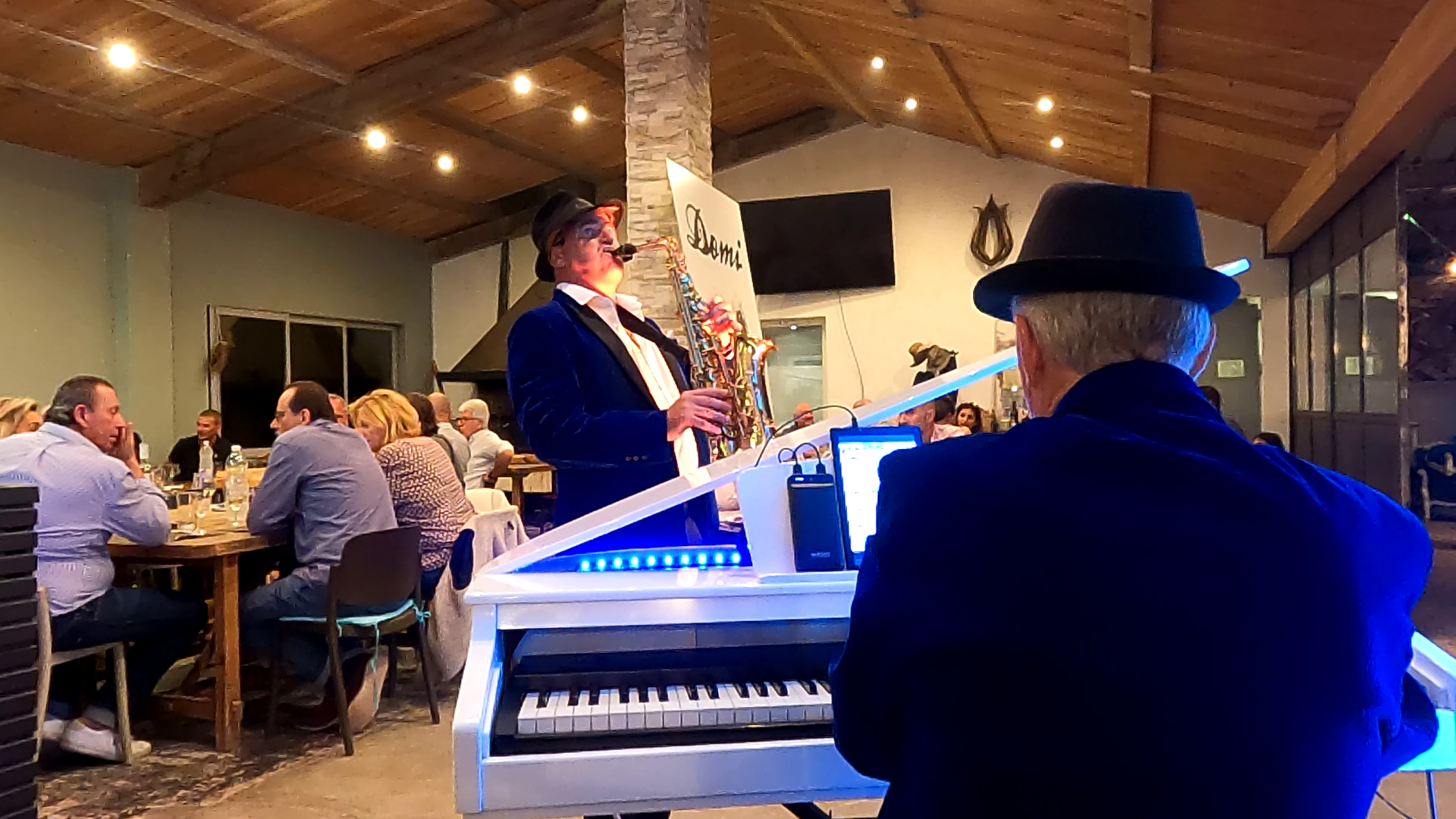 lucky djé, luky dje, lucky g, luky g, lucky dgé, luky dge, lucky gé, luky ge, chanteur crooner de jazz, jazzman, the voice of monaco, the voice of cannes, the voice, jazz singer, the voice of frank sinatra...