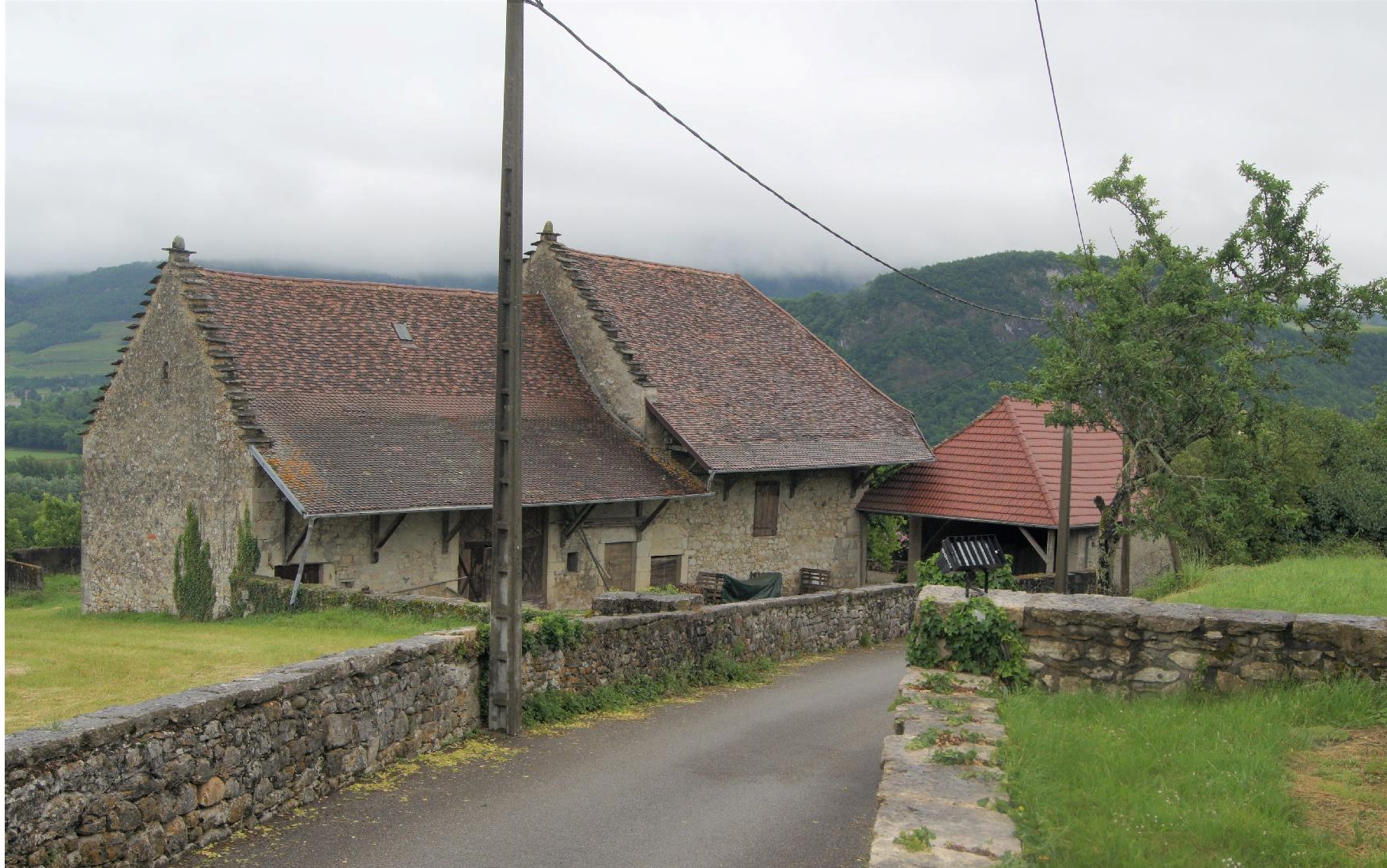 2 ferme bugiste pres de l eglise de nattages