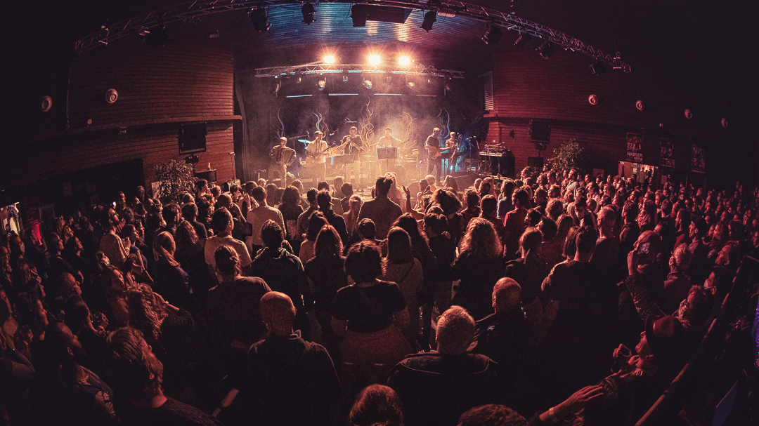 Cartel bigourdan alamzic bagneres debout sur le zinc voix sans issue concert 036 min