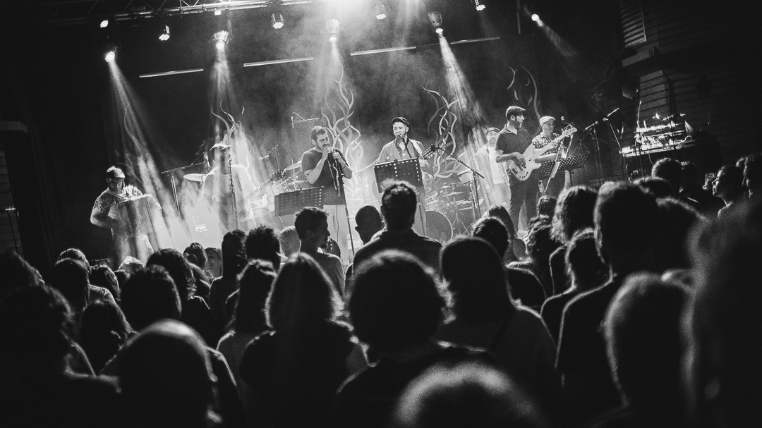 Cartel bigourdan alamzic bagneres debout sur le zinc voix sans issue concert 044 min