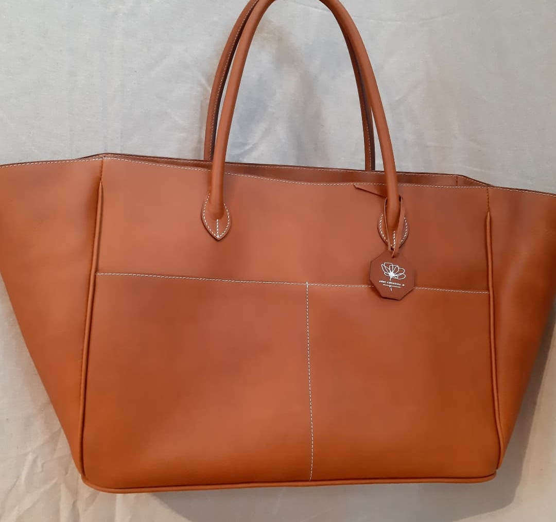 maxi cabas artisanal haut de gamme en cuir poignées rondes Anne-Christina M. Maroquinerie 