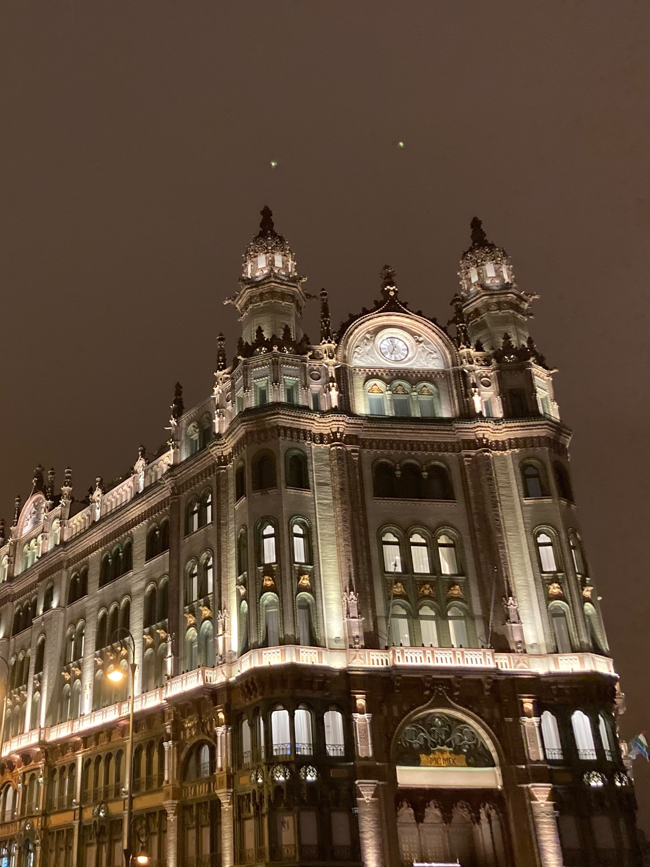 Ferenciek-ter-night