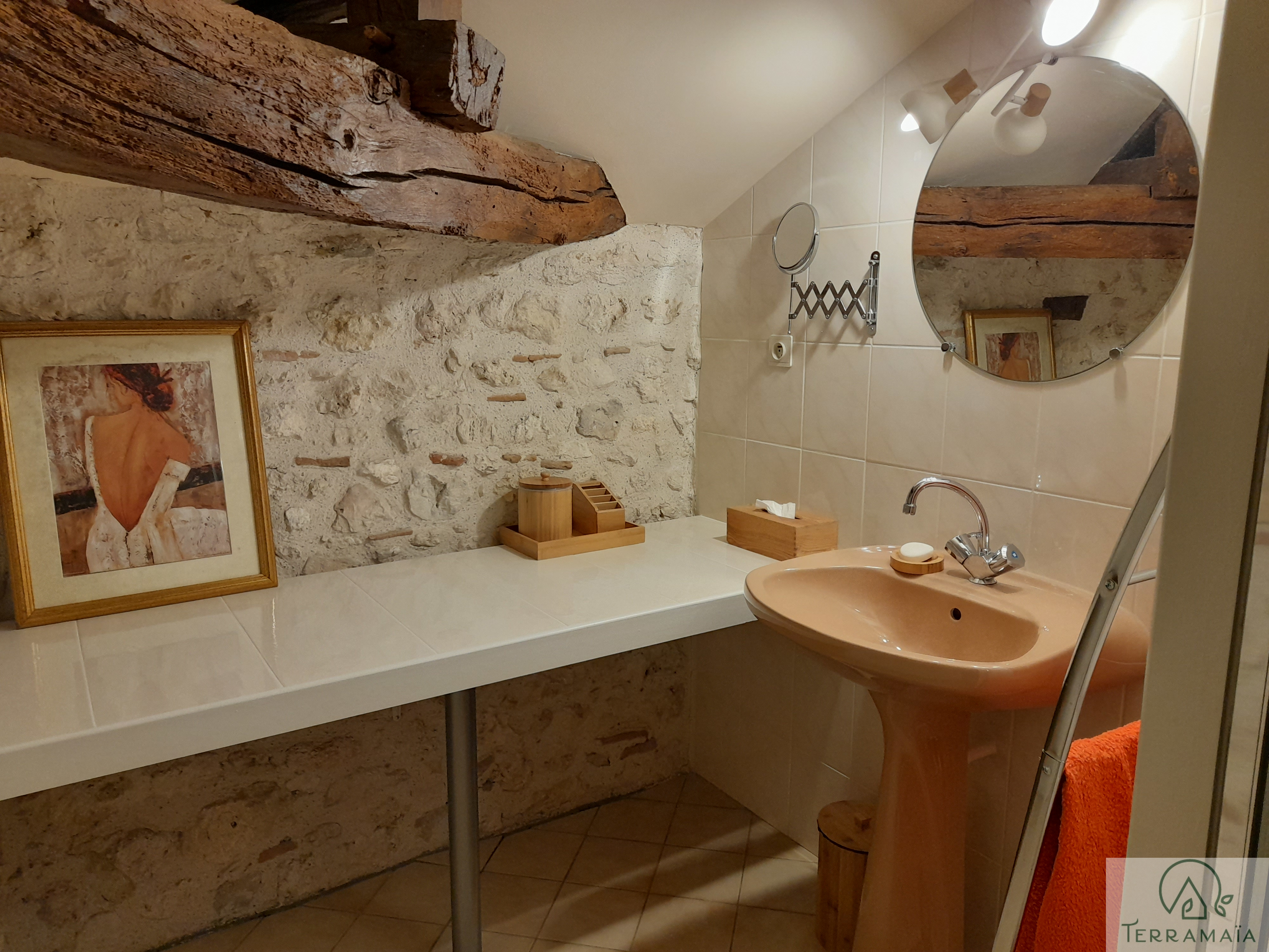 Salle d eau de la chambre aubier de terramaia