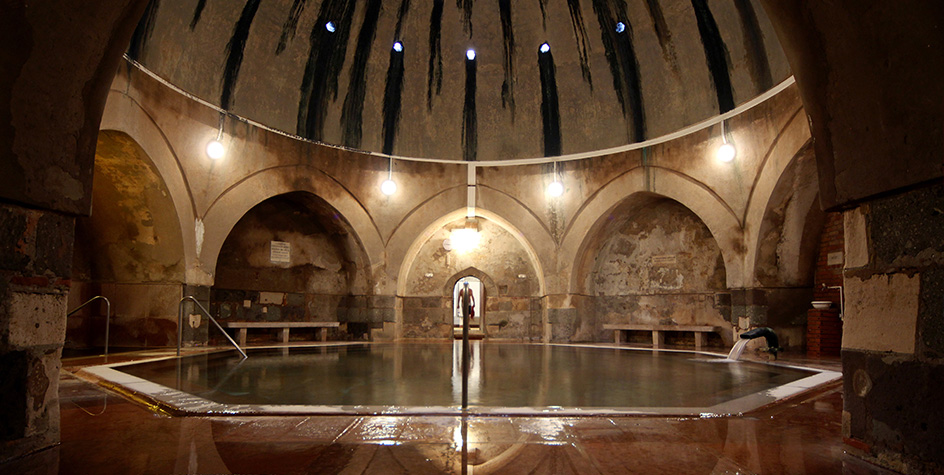 Bains-thermaux-kiraly-budapest