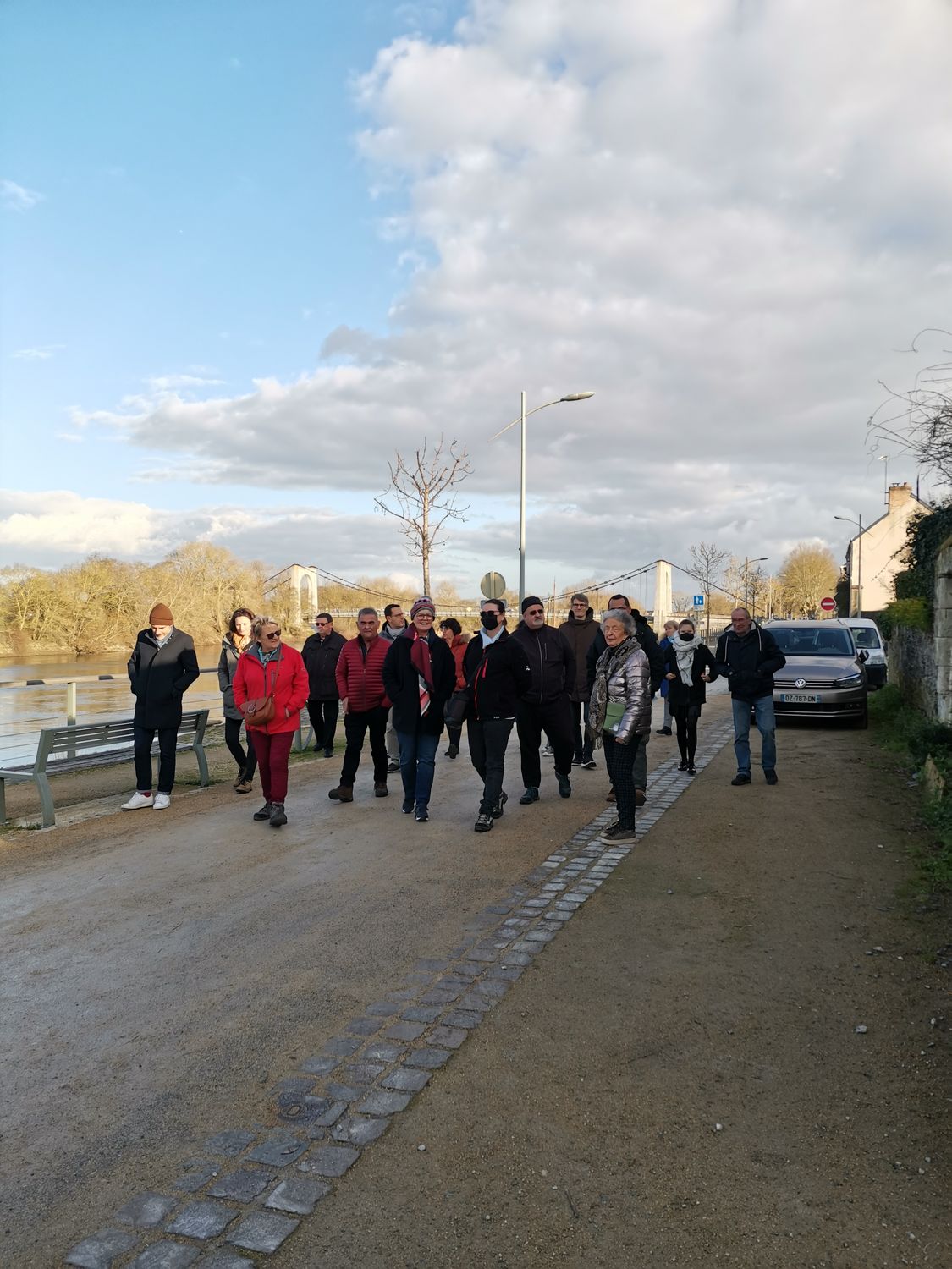 Img groupe sur les quais
