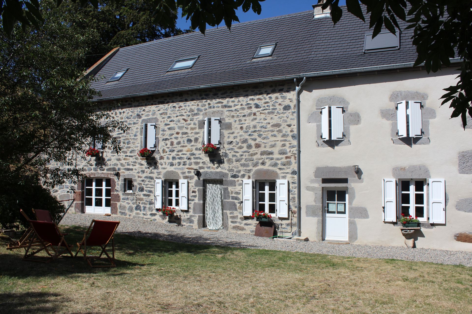 Photo-facade