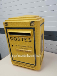 boite aux lettres PTT jaune 1952 pour décoration mariage