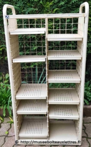 location objets ptt et boites à lettres PTT pour le  cinéma , la télévision...